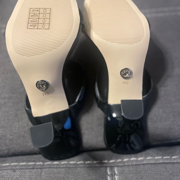 NWOT Michael Kors Clara sandal. SIZE 6 - Picture 3 of 5